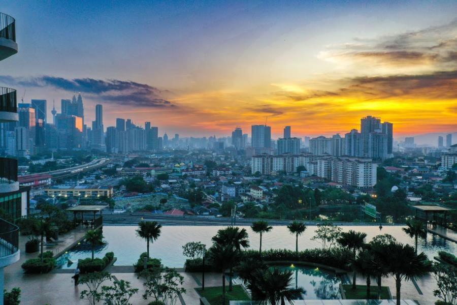 10Mins To Klcc W Lrt+Mall+Netflix Muji Urban Kuala Lumpur Exterior photo